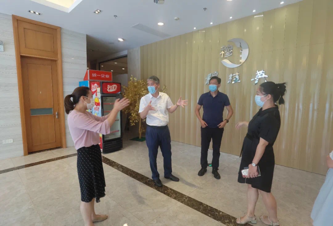 无锡市梁溪区委常委、统战部部长赴穆桂英指导梁溪特色美食营筹备工作-图片3