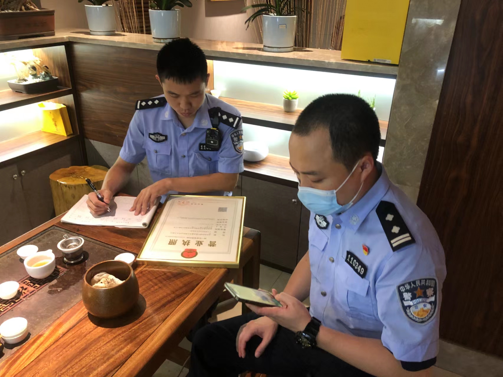 百日行动/鼓东派出所对辖区娱乐场所开展安全检查-图片3