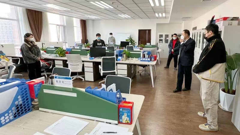 正数公司总经理杨晓宇亲切看望在岗员工-图片2