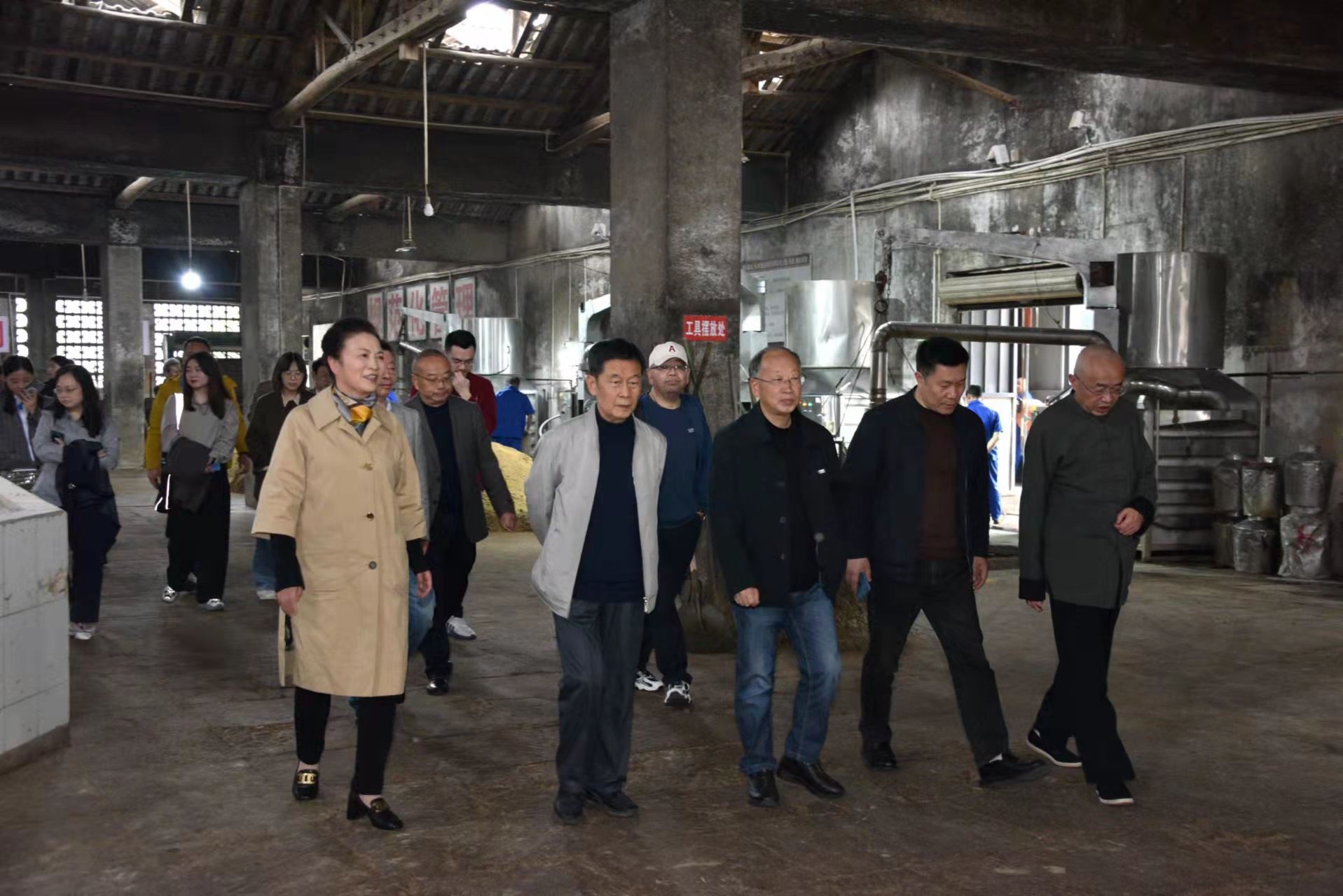 郭沫若《题文君井》深度学习会在文君井集团召开-图片3