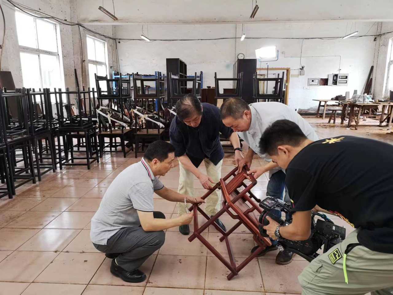 明天13：30！央视将向全球展示鄞州传承明式家具制作技艺的故事-图片1