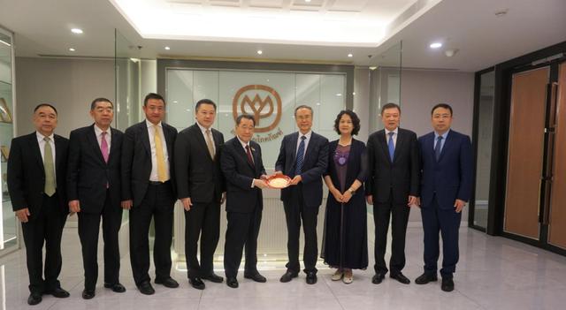 中国侨联主席万立骏在泰国出席第十六届世界华商大会并走访侨团侨校侨企-图片5