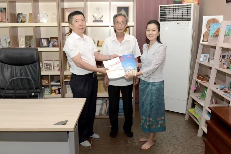 海南省侨联文化交流团访问老挝