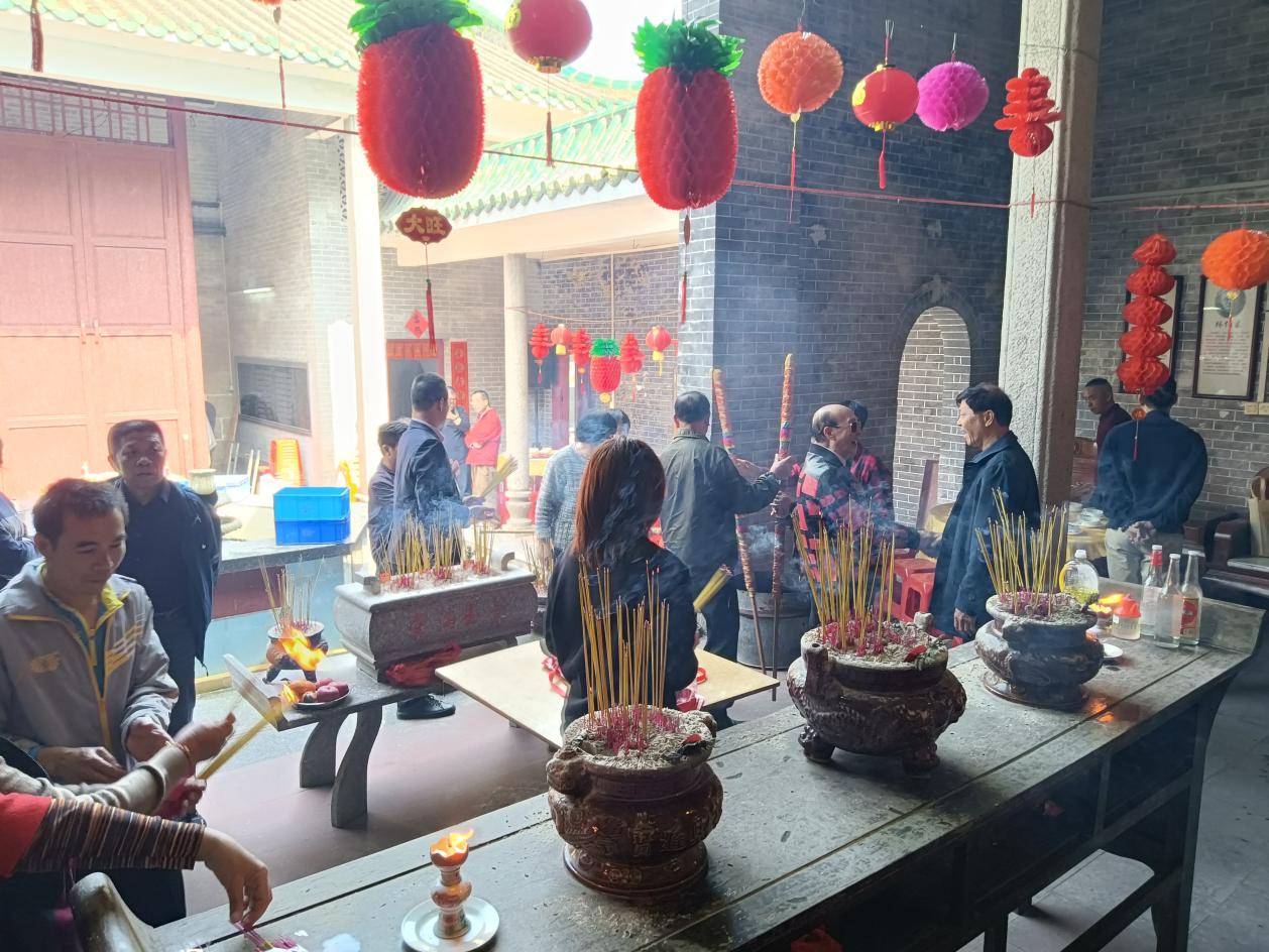 海外赤子的心愿：新春去祠堂祭祖上香