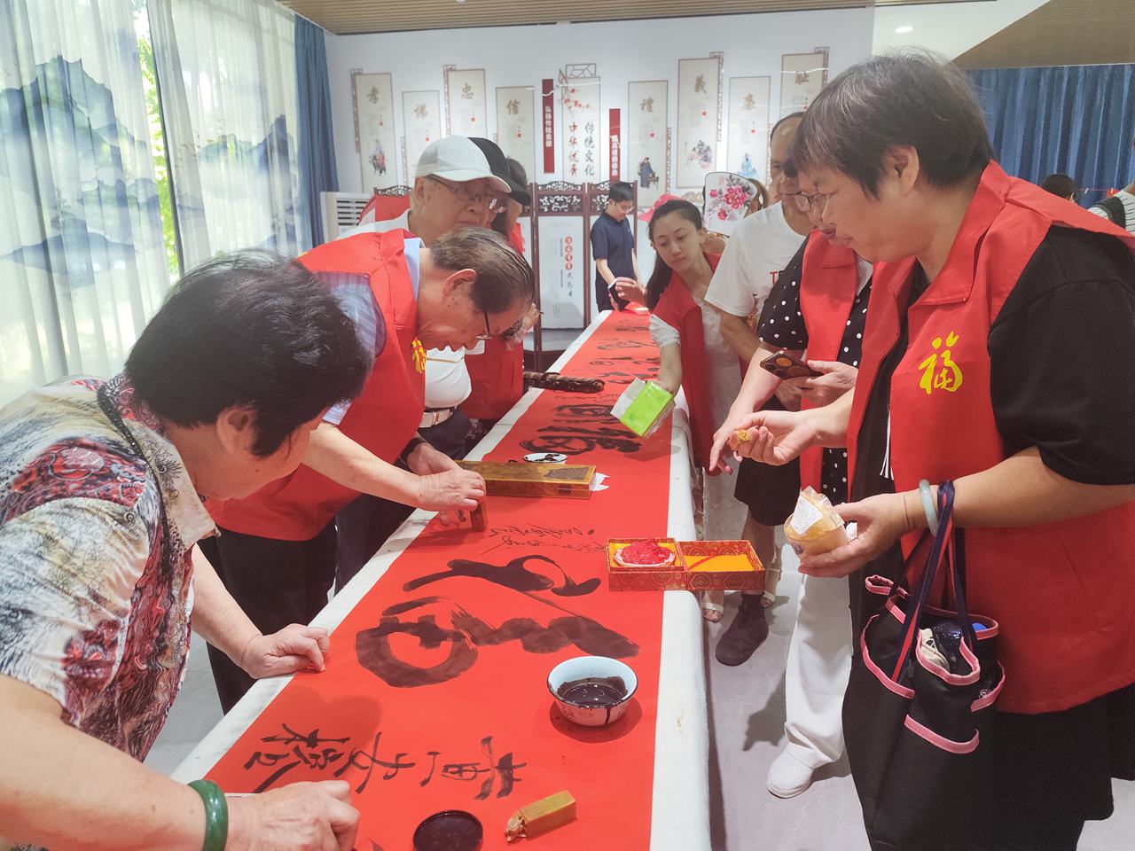 福州西湖“醉”美时刻：福文化志愿者服务队正式成立，共绘“福”字长卷-图片4