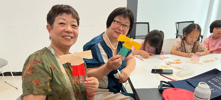 探寻传统服饰文化之美 “鸾彩马面”服饰文化大讲堂走进郑州市康桥社区-图片3