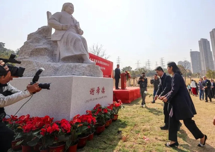复旦大学福建校友会参加谢希德先生雕像捐建落成揭幕仪式-图片10
