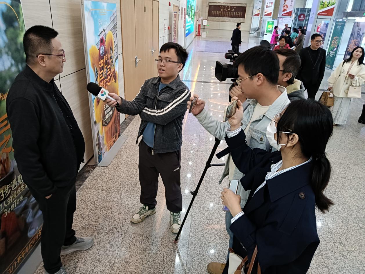 “港乐教父”向雪怀回乡:要用金曲言尽乡间情