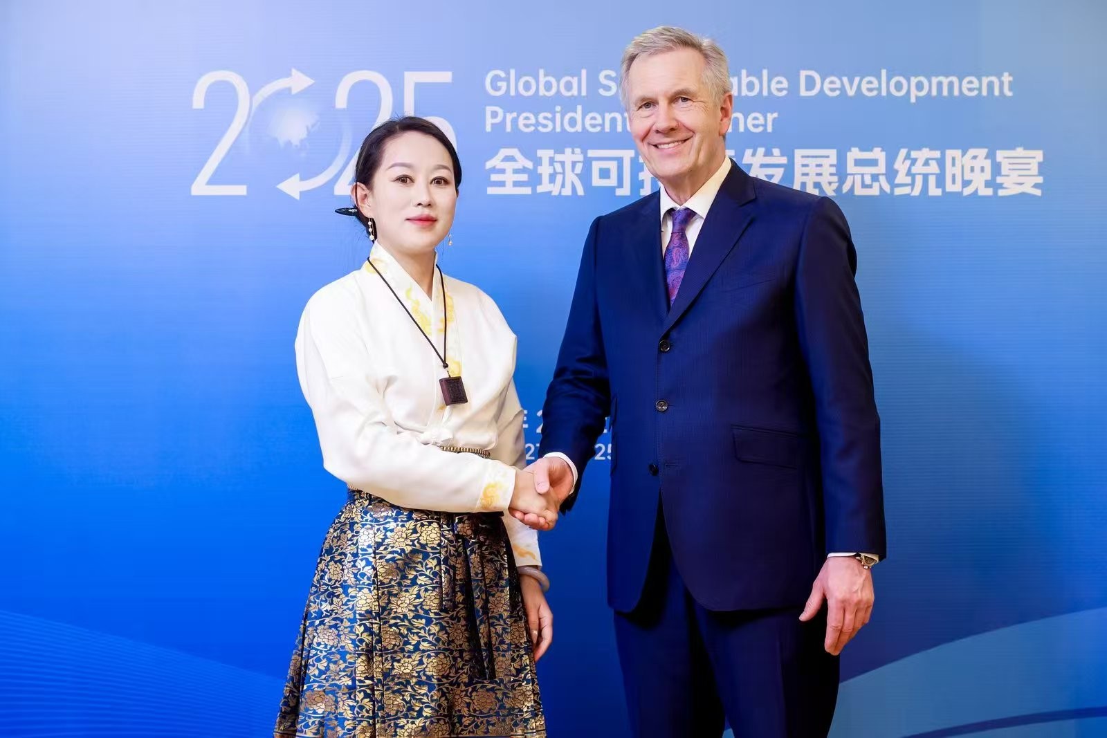 山东崑慈教育董事长张欣欣受到德国总统伍尔夫接待，国际交流开启新篇章-图片3