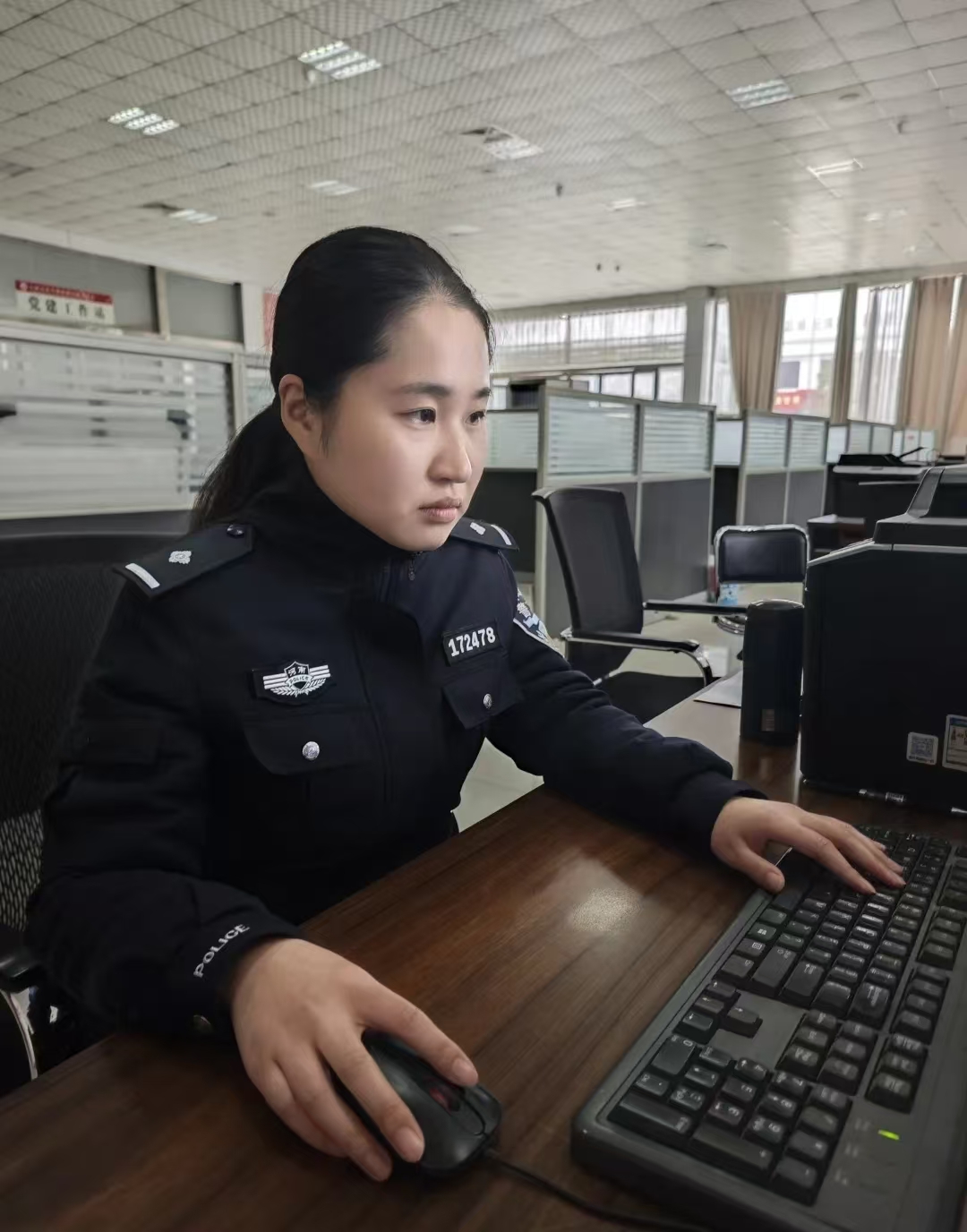 三八节女警风采展：张闻闻，入警两年半，出差3万里-图片1