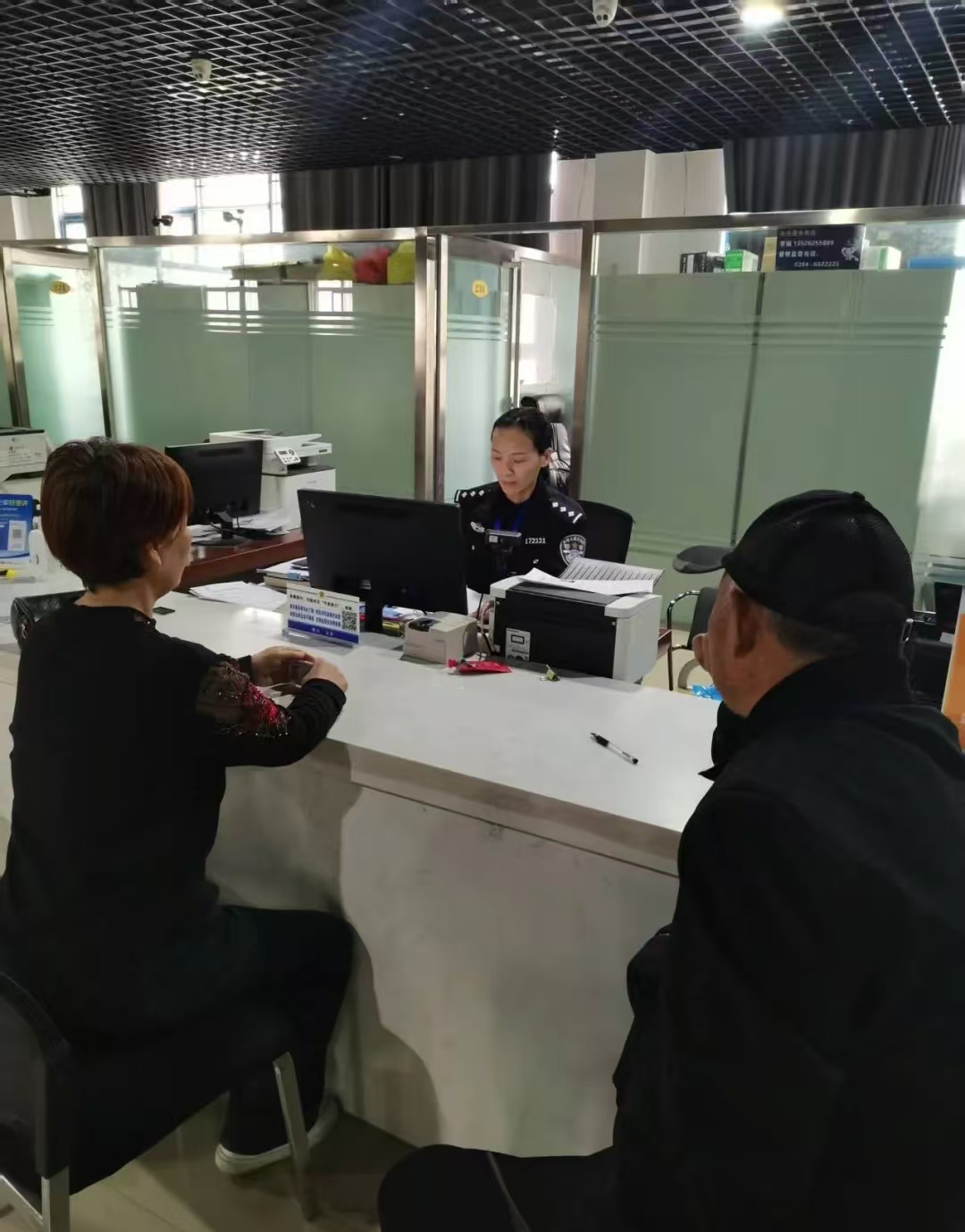 河南太康公安标兵榜王春霞 把阳光洒在政务窗口上-图片3
