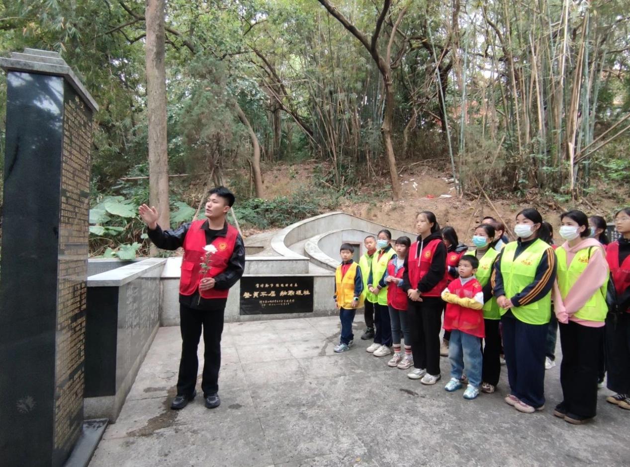 侨乡江门:人潮花海致敬抗日烈士陈冠时