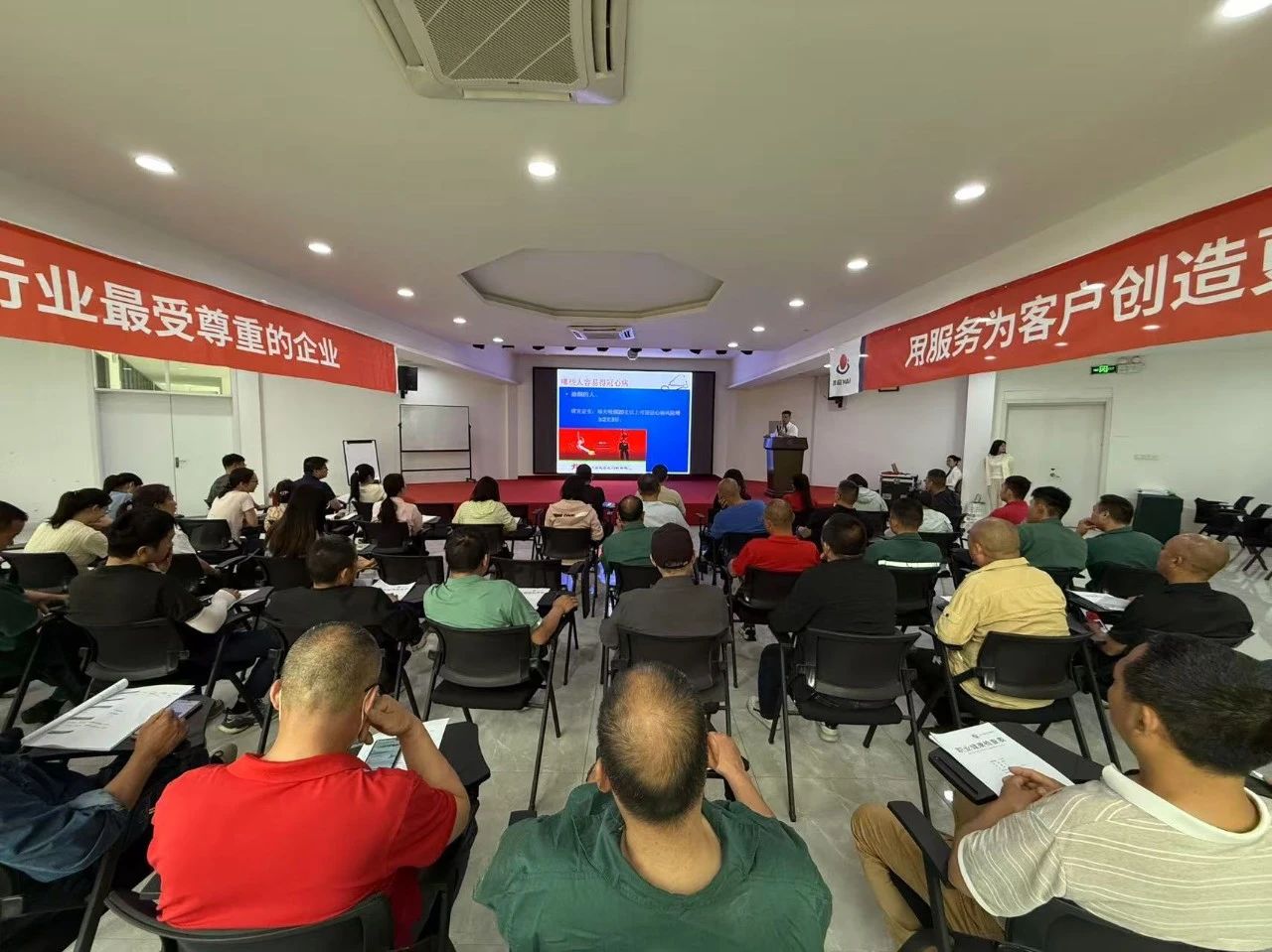 【健康周口行 大医献爱心】我院“健康知识公益巡讲团”受邀走进普爱饲料股份有限公司-图片1