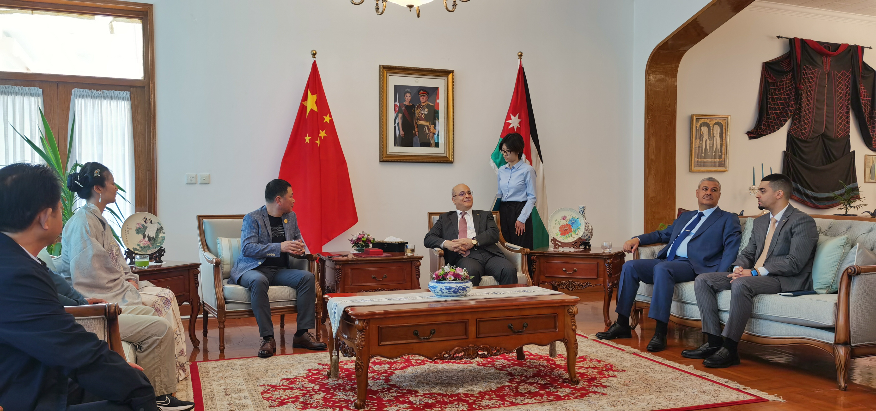 约旦驻华使馆为海南省炎黄文化院颁发世界不同信仰间和谐周活动三等奖奖项