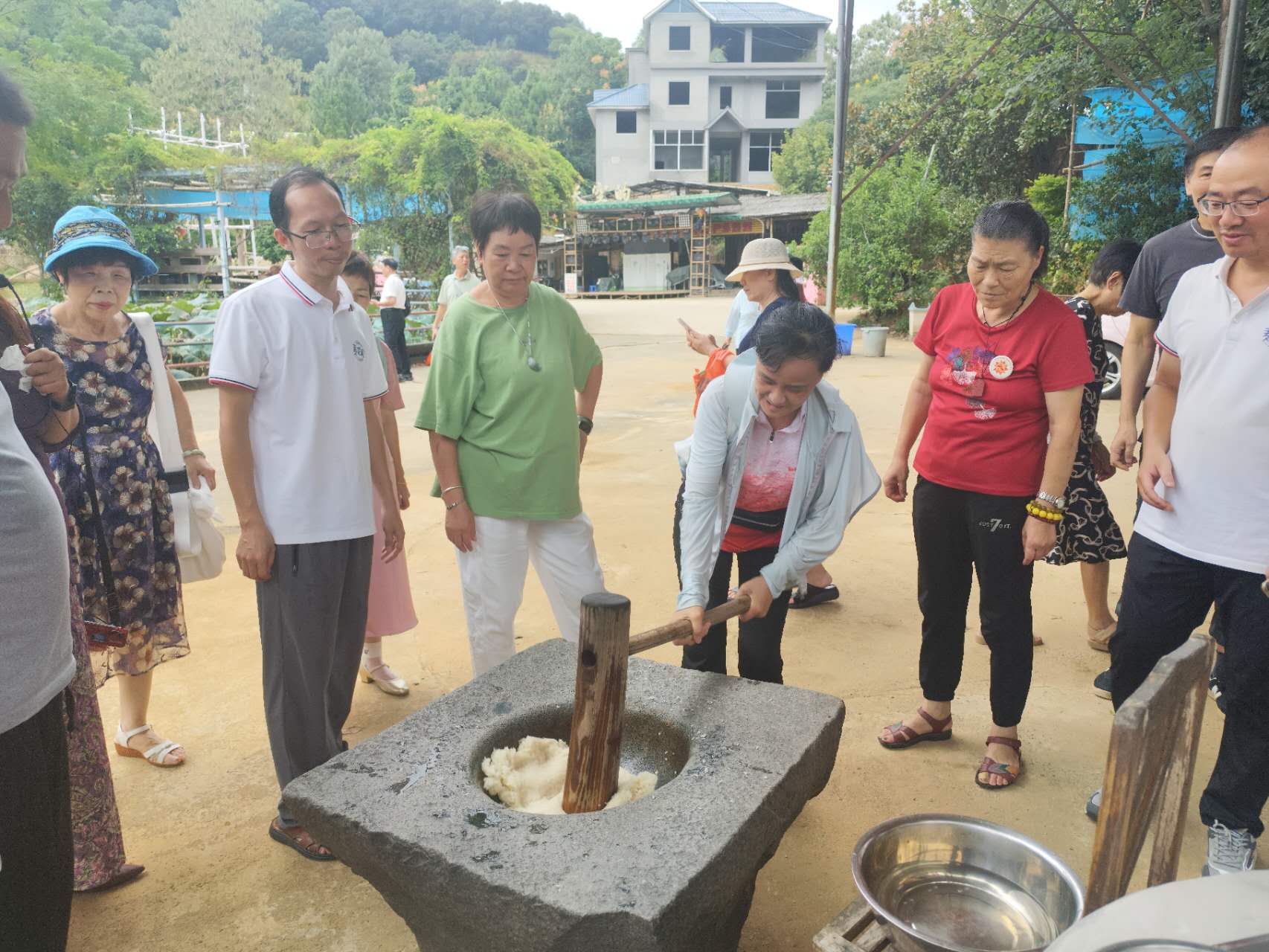 龙台山生态园青红酒非遗传承活动：千年酒香焕新彩
