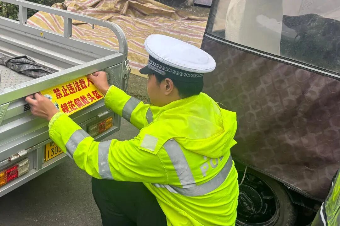 河南周口交警持续开展“美丽乡村行”交通安全巡回宣讲活动-图片3