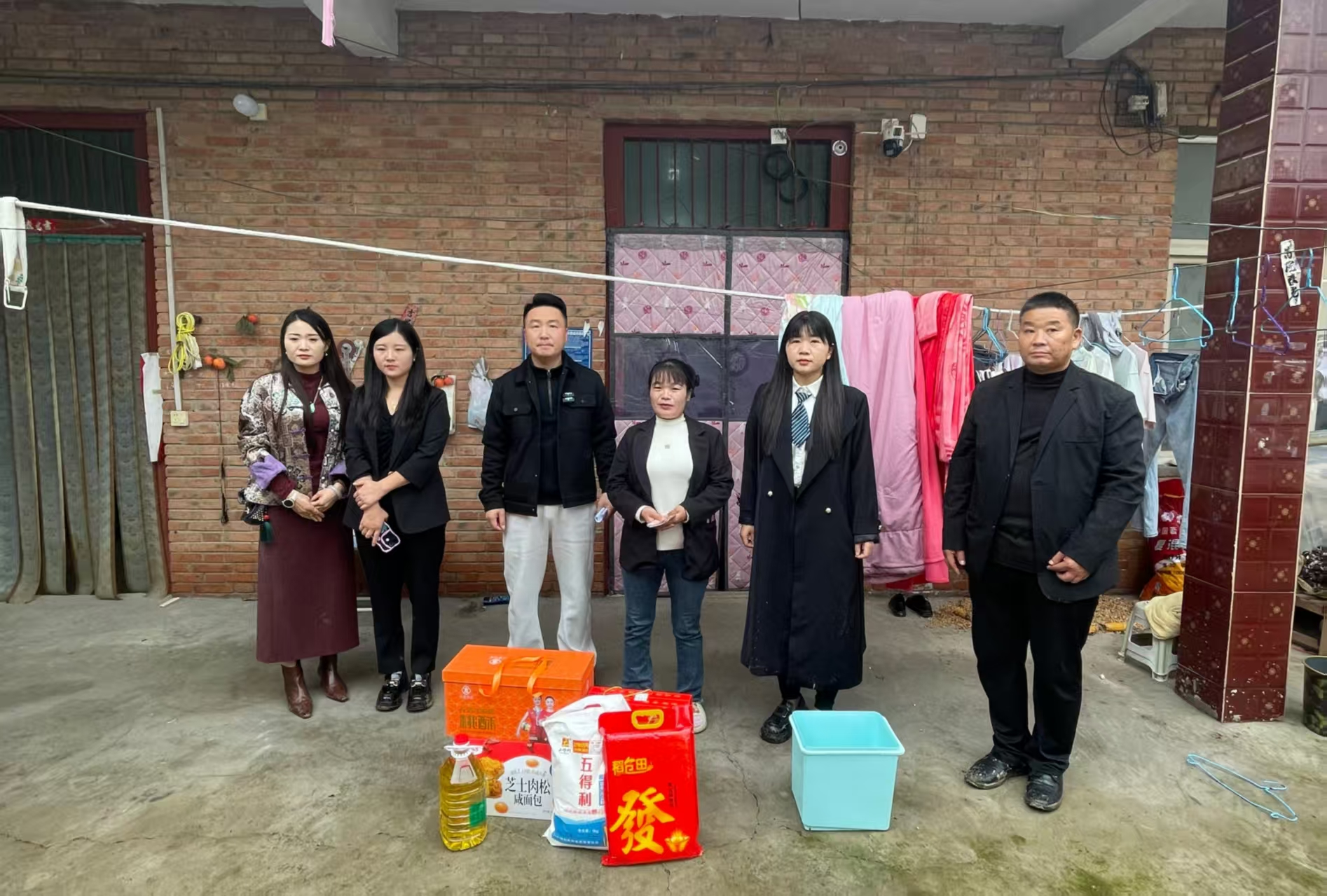 河南太康县爱心人士走进困难户 金秋送温暖！-图片2