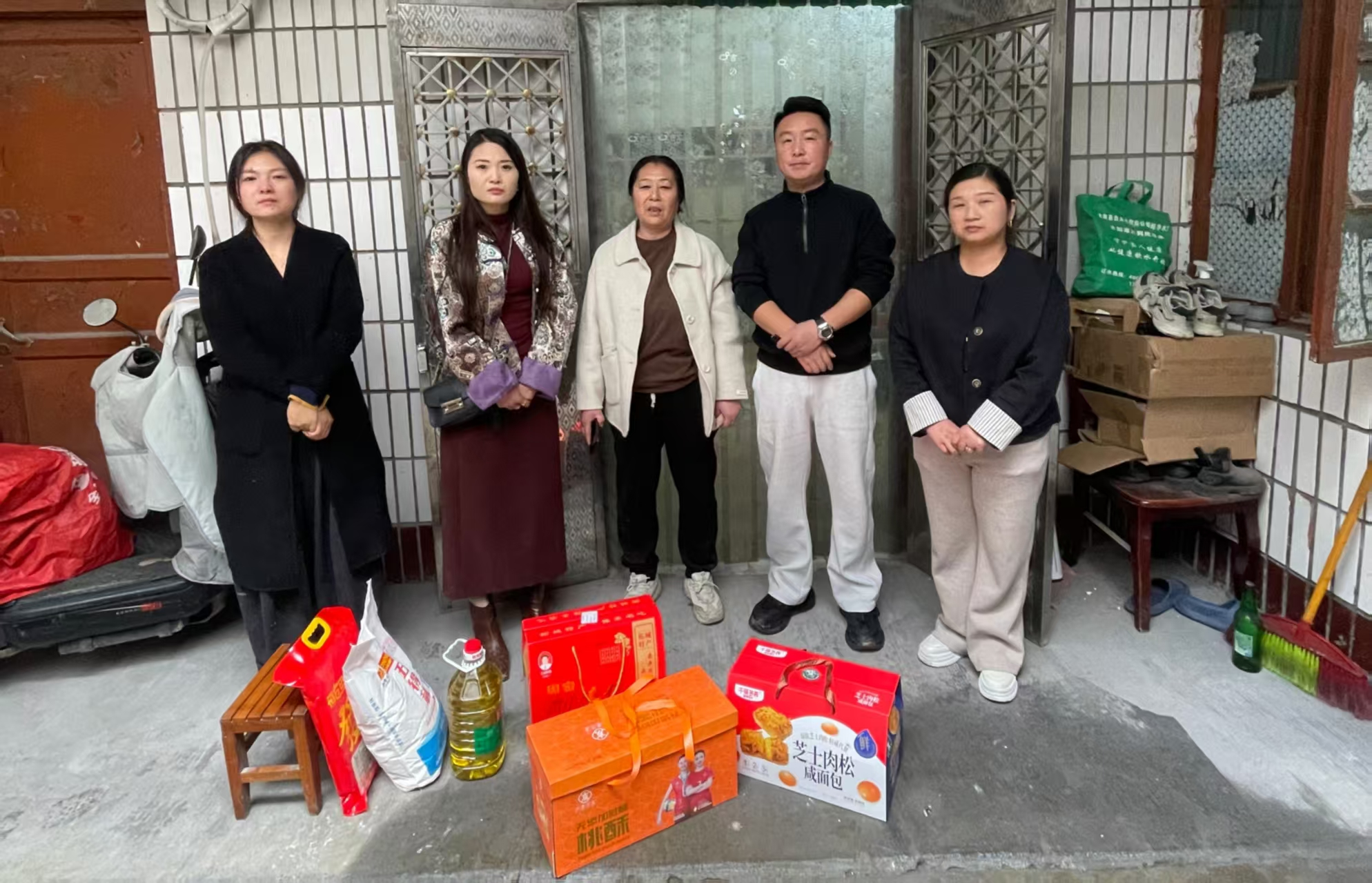 河南太康县爱心人士走进困难户 金秋送温暖！-图片3