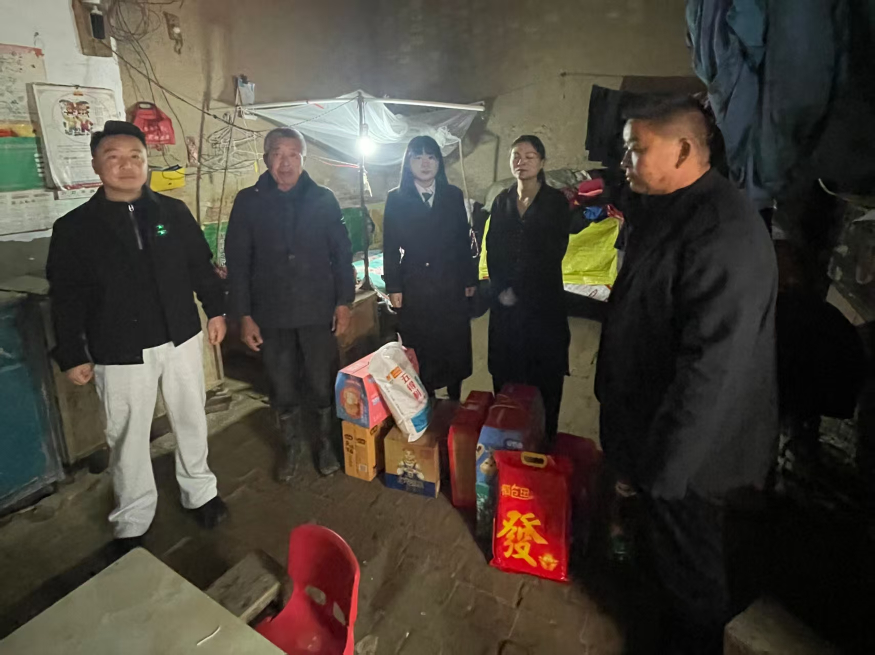 河南太康县爱心人士走进困难户 金秋送温暖！-图片3