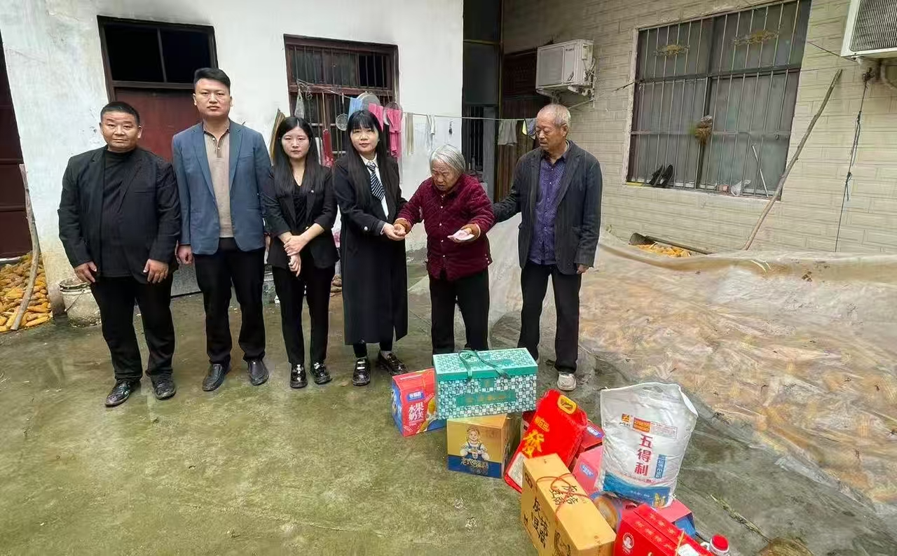 河南太康县爱心人士走进困难户 金秋送温暖！-图片4