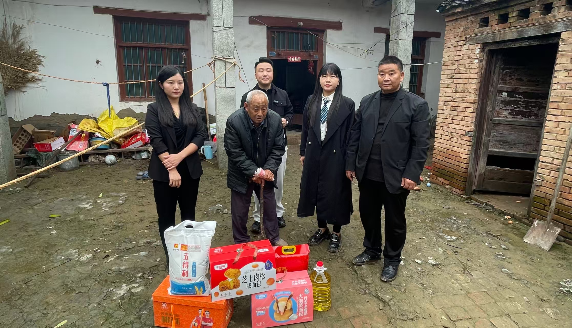 河南太康县爱心人士走进困难户 金秋送温暖！-图片4