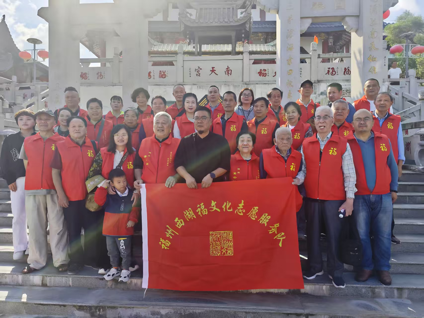 乙巳重阳高盖山盛会：老少同乐 共绘秋日风筝画卷