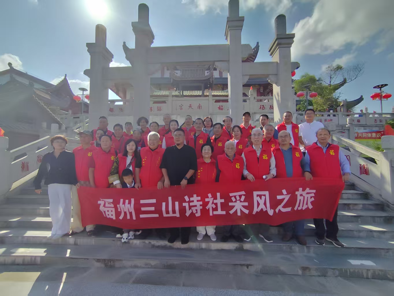 乙巳重阳高盖山盛会：老少同乐 共绘秋日风筝画卷-图片2