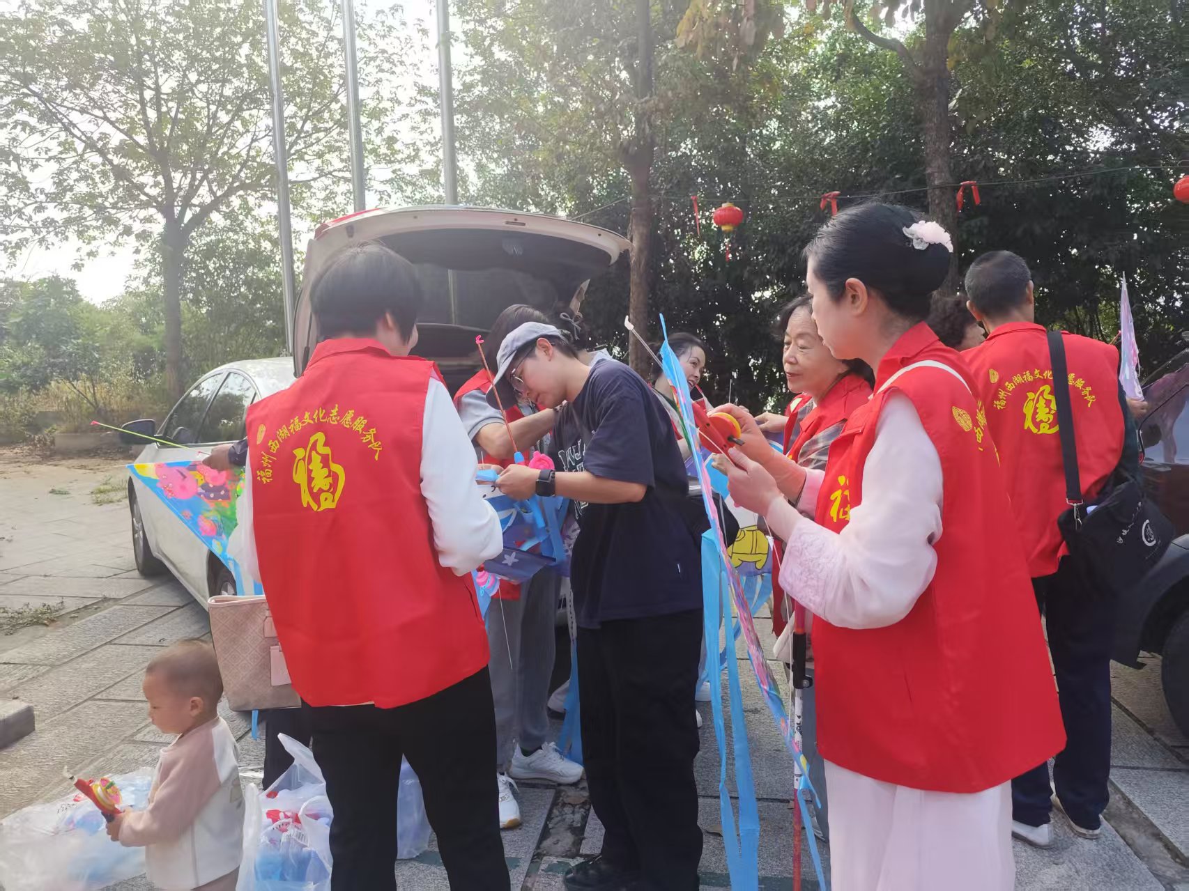 乙巳重阳高盖山盛会：老少同乐 共绘秋日风筝画卷-图片3