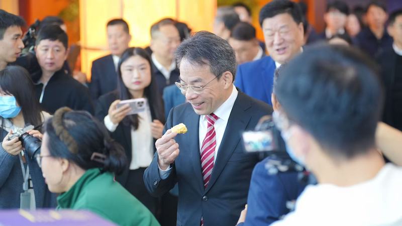 华商链全球川品走天下 2025“一带一路”知名华商四川行暨“侨助千企万品出海”行动在蓉启幕-图片8