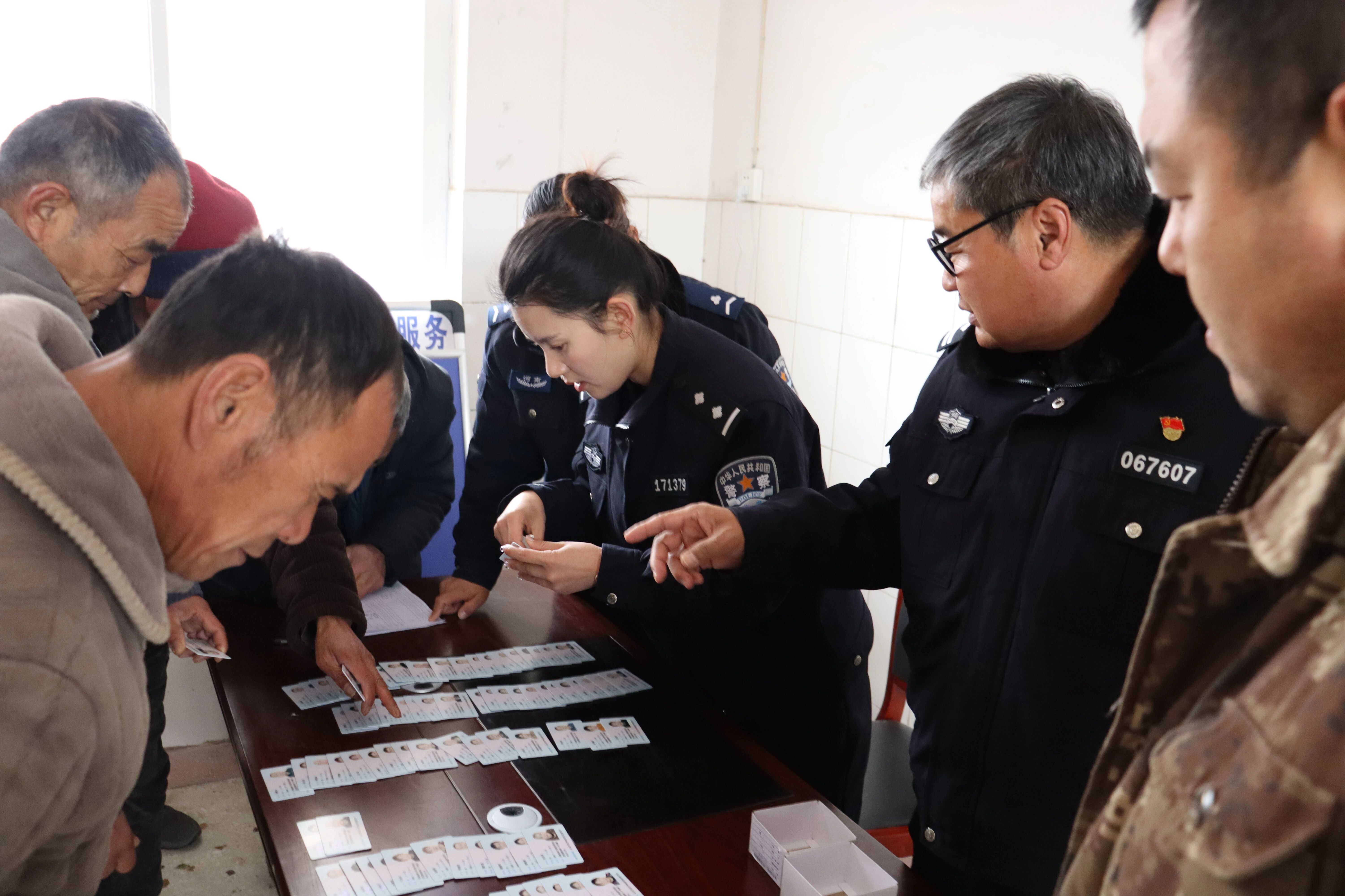河南：周口公安主动服务送证上门 便民举措温暖寒冬
