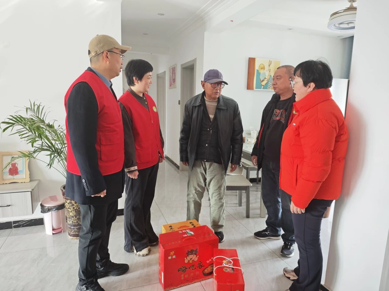 河南周口：佳节送温暖开展计生家庭走访慰问活动-图片1