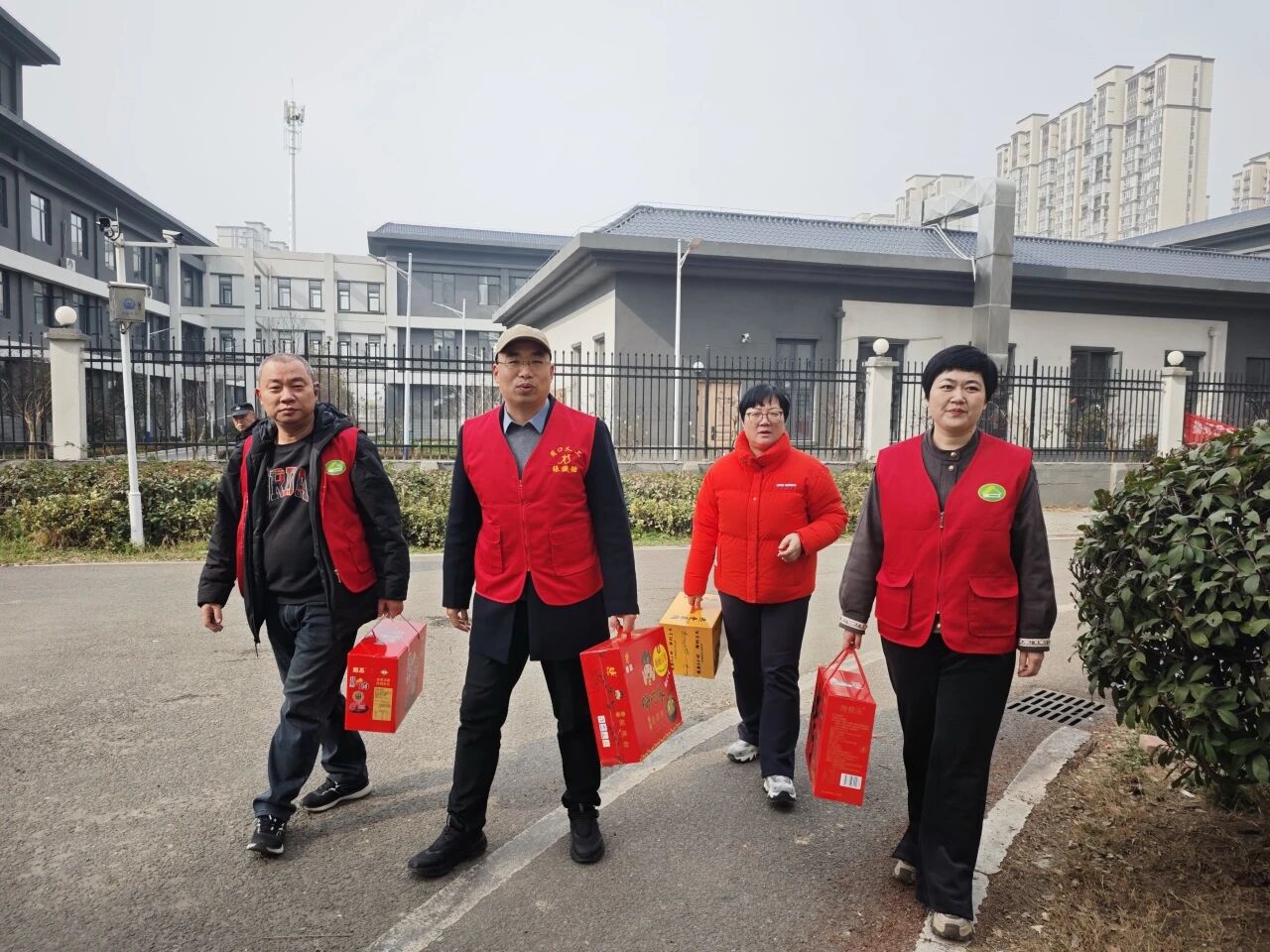 河南周口：佳节送温暖开展计生家庭走访慰问活动-图片2