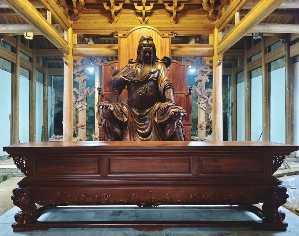 武夷山古汉城关圣庙，中国最大千年楠木关圣像