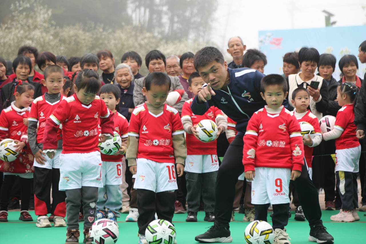 花开葛竹“枳”等你来 文体融合点亮乡村振兴新图景——2026年葛竹村枳实花观赏活动暨农民趣味运动会成功举办