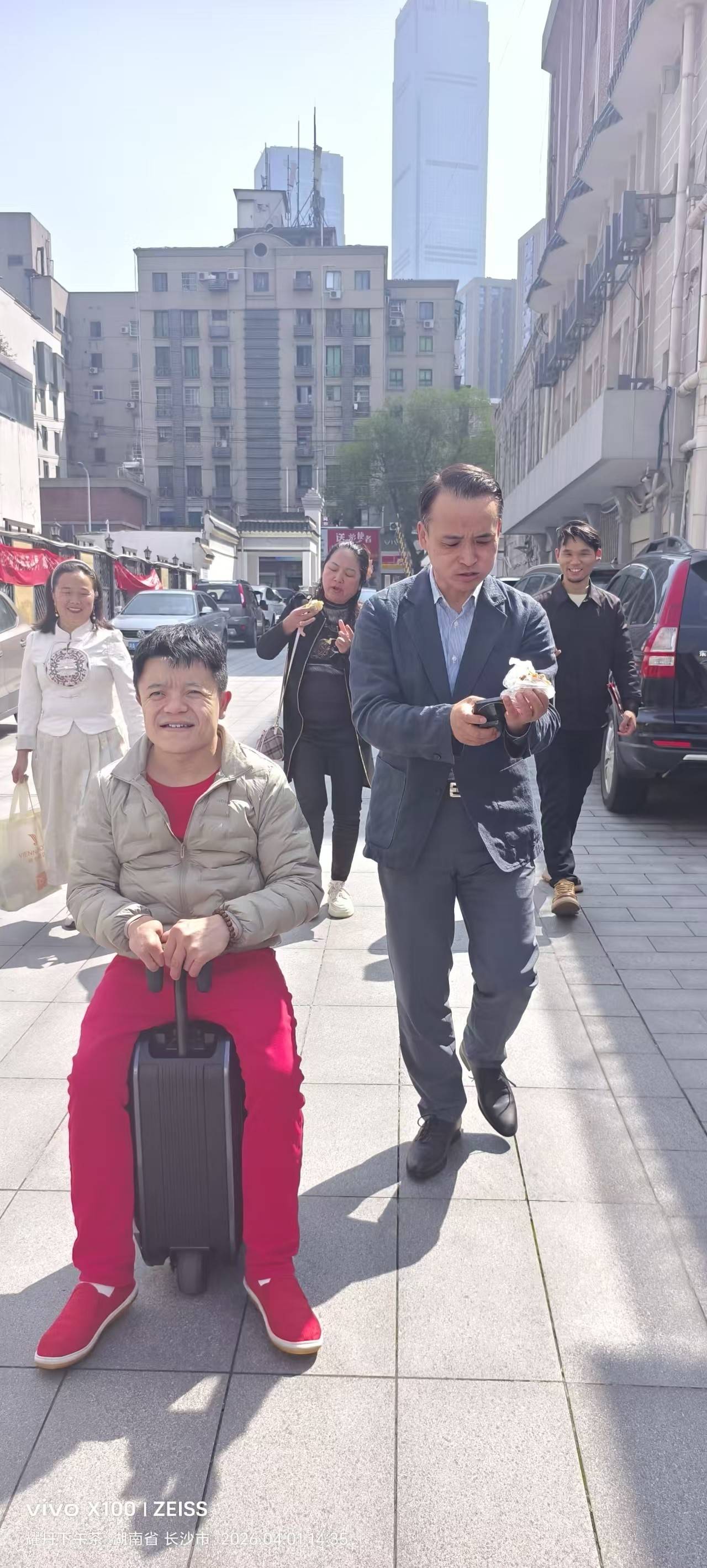 梁耀烽：苦难也有童话 十亿分之一的奇迹-图片5
