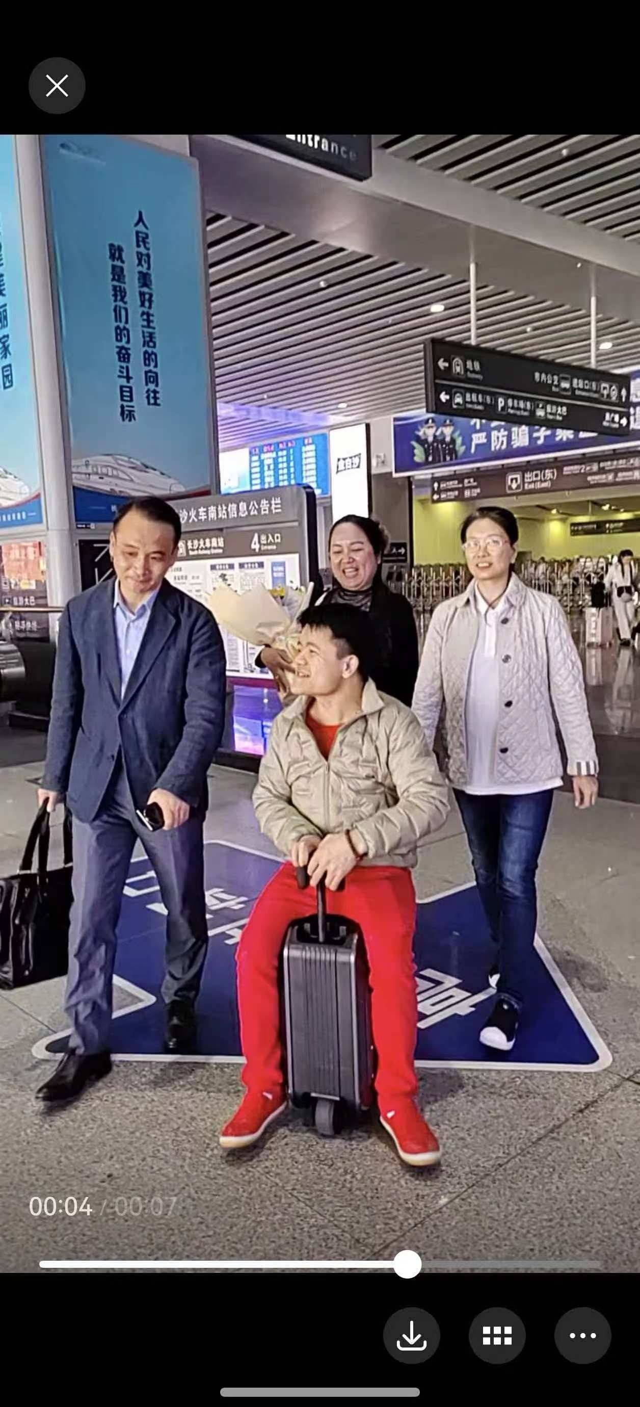 梁耀烽：苦难也有童话 十亿分之一的奇迹-图片8