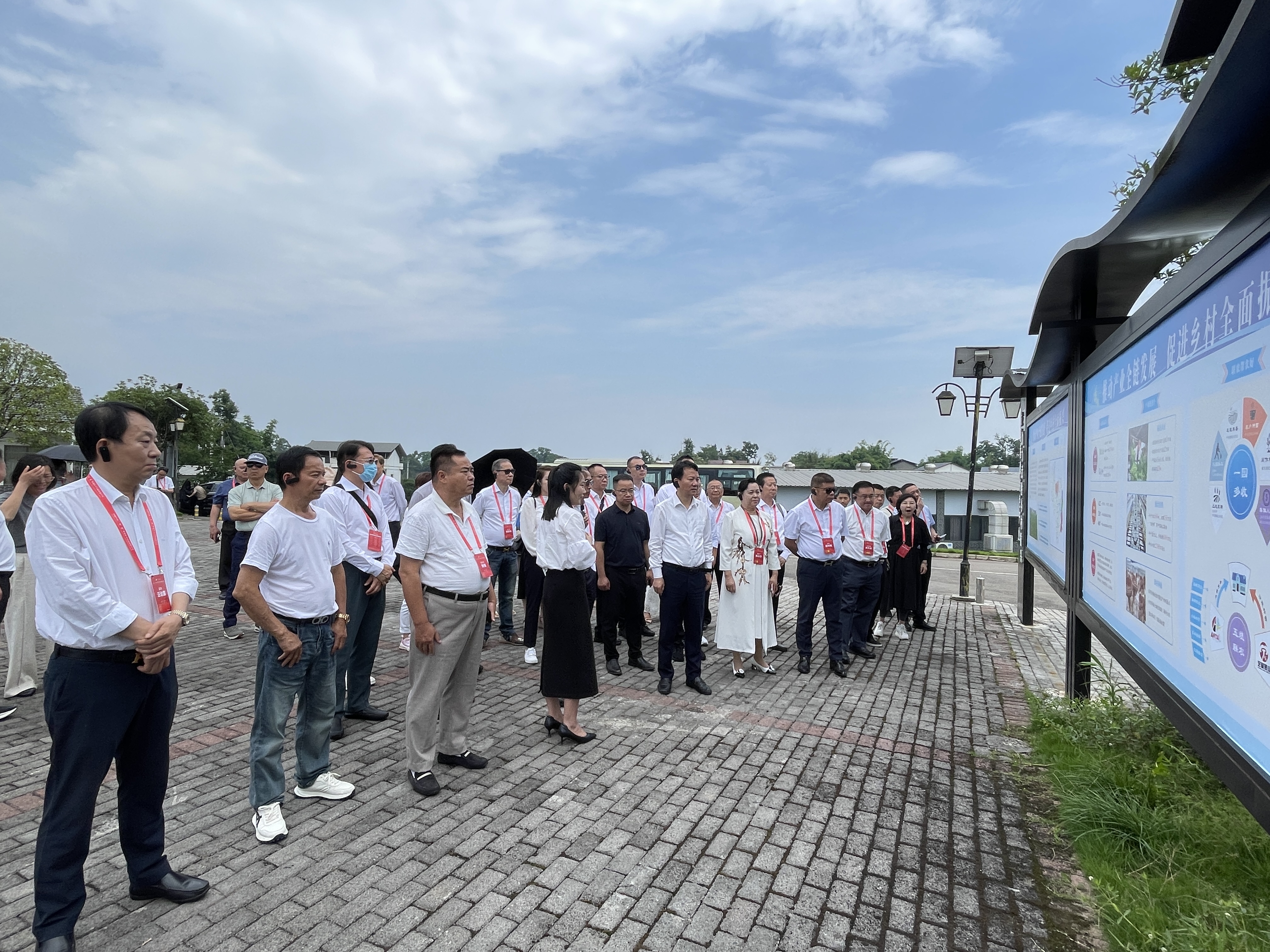 “凝心聚力 同圆梦想”天府行广安站启幕 海外侨胞寻访伟人故里共绘合作新景-图片6