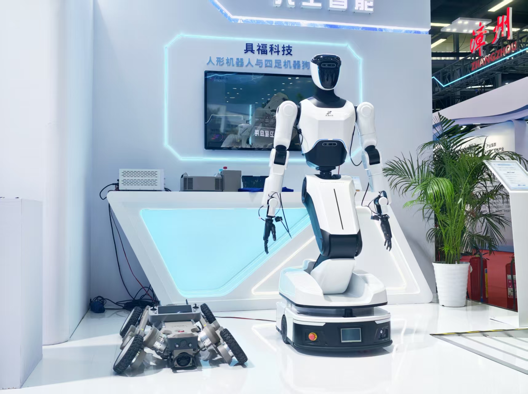 海创会重磅首发！具福科技自研福泰Fortis W1人形机器人彰显福建智造实力