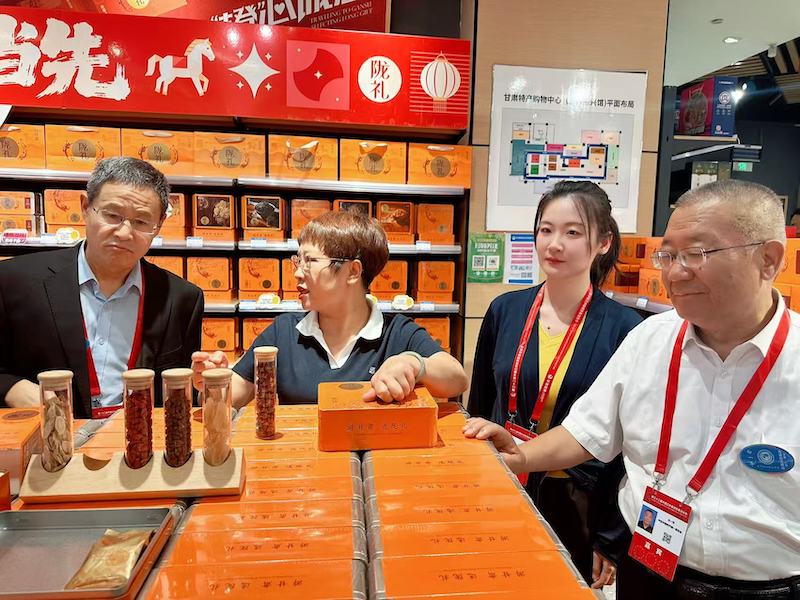中国传真新闻社社长李家辛应邀出席2026“侨助千企万品出海”甘肃对接活动暨“一带一路”兰州牛肉拉面合作发展大会-图片8