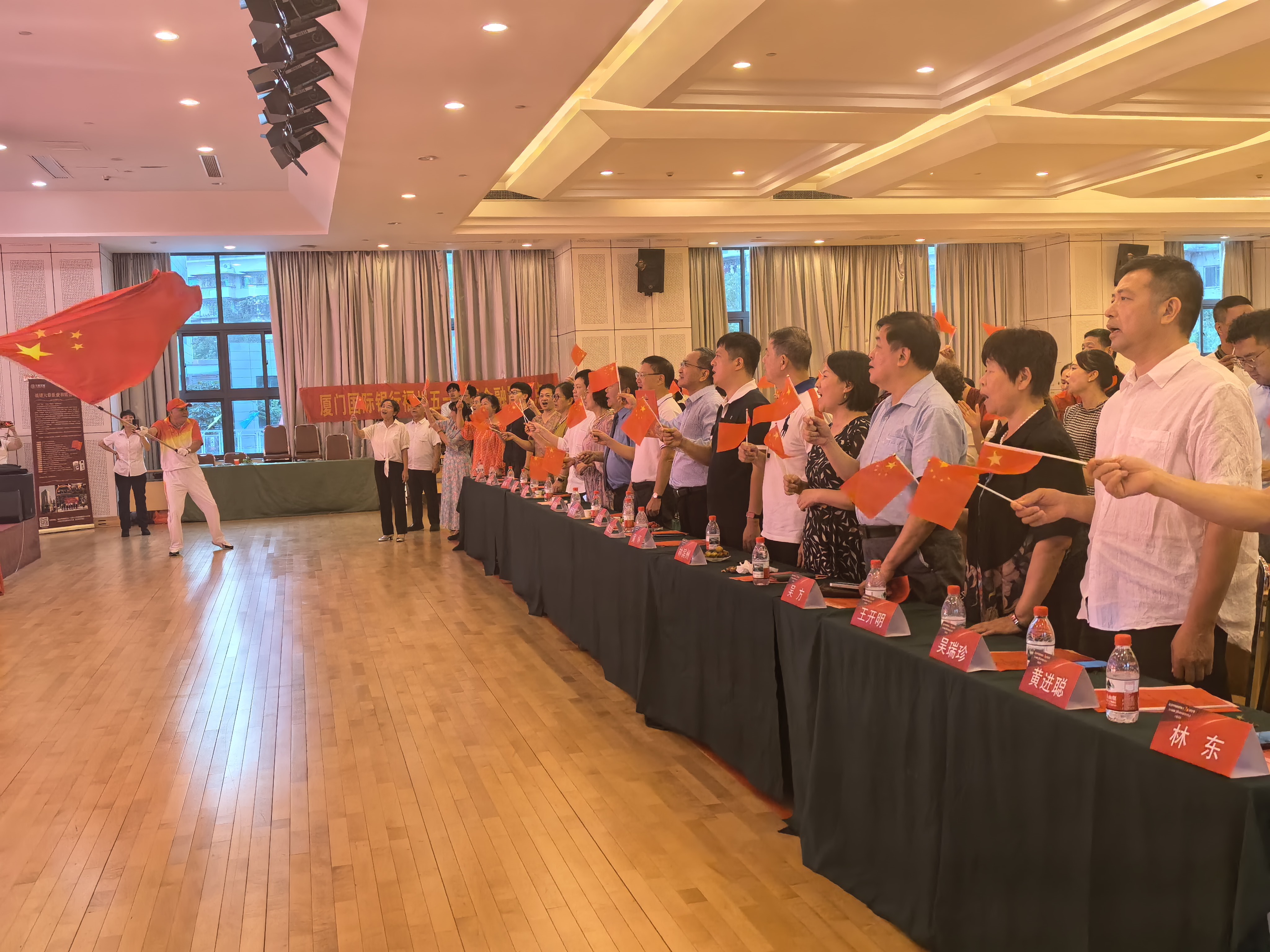 银鞍照白马 • 方寸寄侨心｜纪念中国侨联成立70周年暨白马城雕捐建36周年个性化邮票首发活动在榕举行-图片10